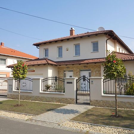 Aura Apartman Hajdúszoboszló Habitación foto