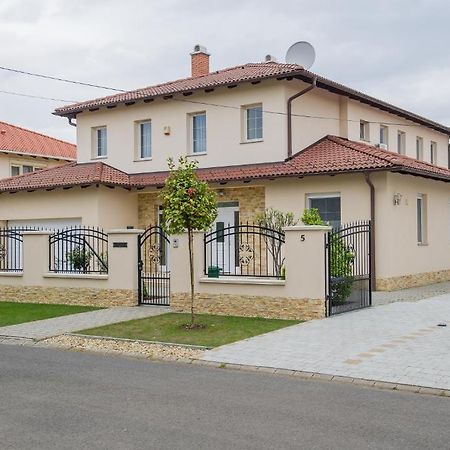 Aura Apartman Hajdúszoboszló Exterior foto
